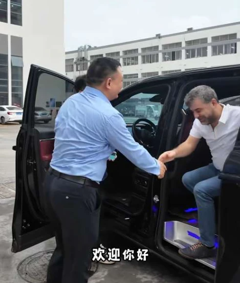 Overseas customers visiting Xindingsheng factory for polishing equipment inspection Overseas customers visiting Xindingsheng factory for polishing equipment inspection